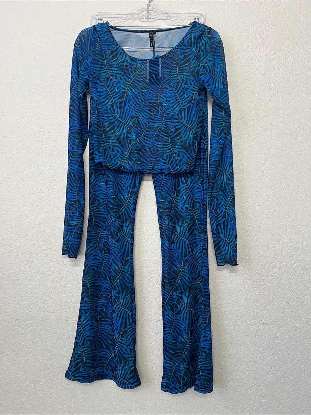 Kendall & Kylie Womenโs Large Blue Tropical-Print Mesh Pant 2 Piece Beach Set